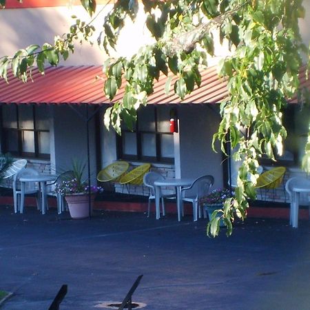 Capricorn Motel Royale 1000 Islands Lansdowne Екстериор снимка