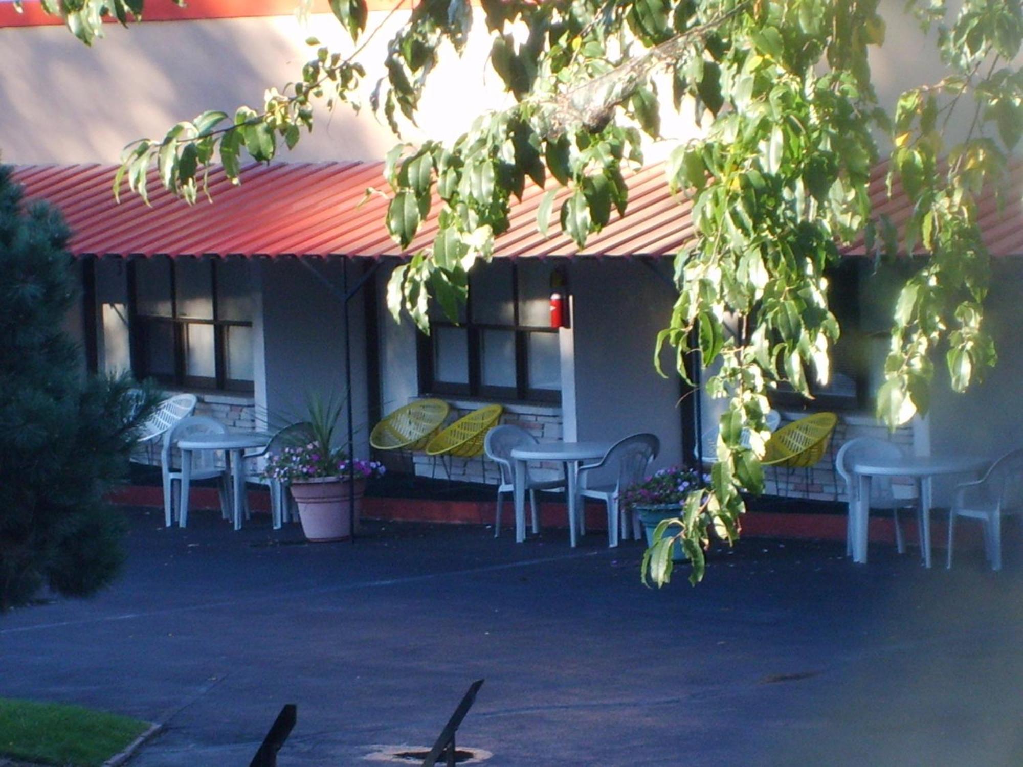 Capricorn Motel Royale 1000 Islands Lansdowne Екстериор снимка