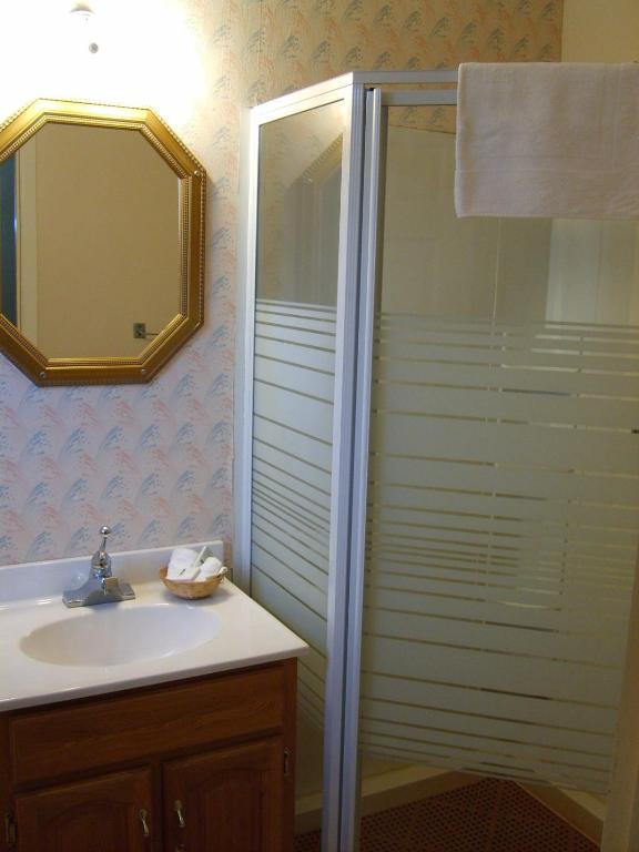 Capricorn Motel Royale 1000 Islands Lansdowne Екстериор снимка