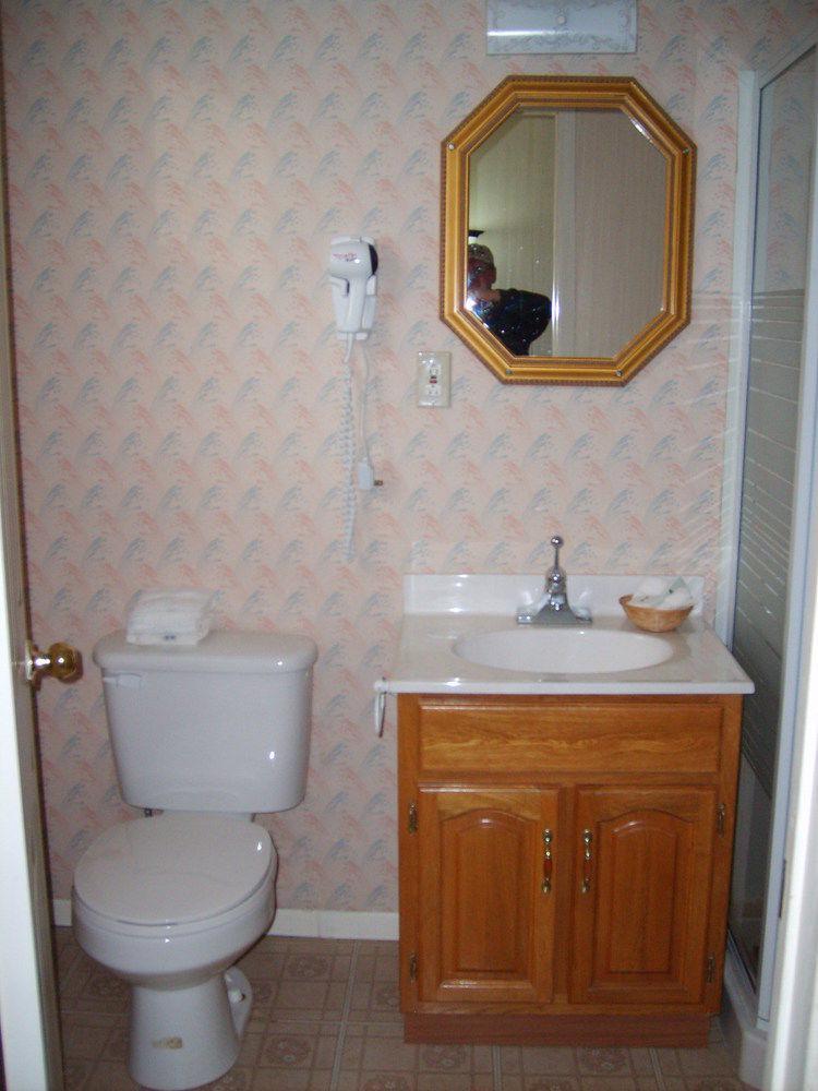 Capricorn Motel Royale 1000 Islands Lansdowne Екстериор снимка