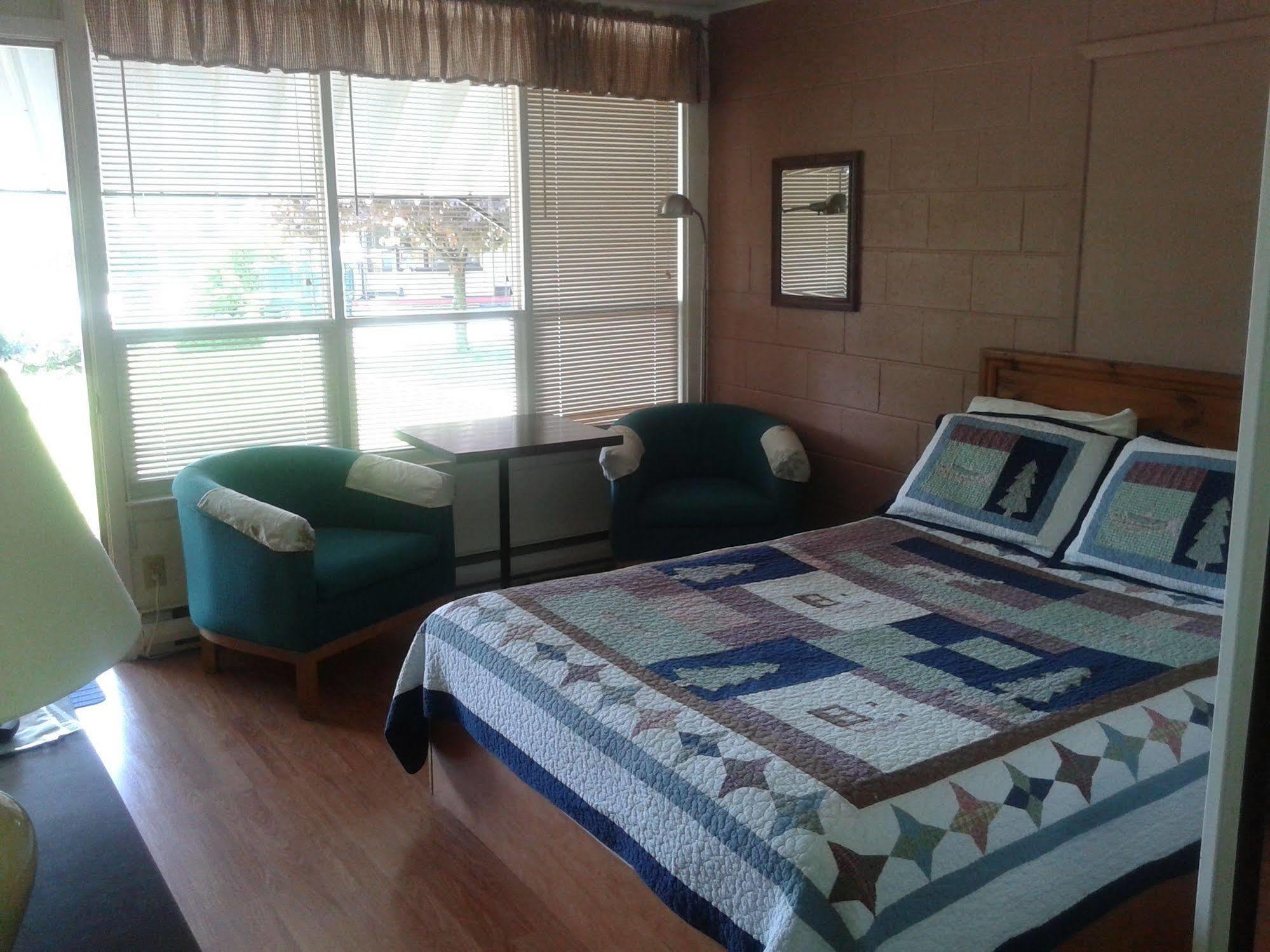 Capricorn Motel Royale 1000 Islands Lansdowne Екстериор снимка