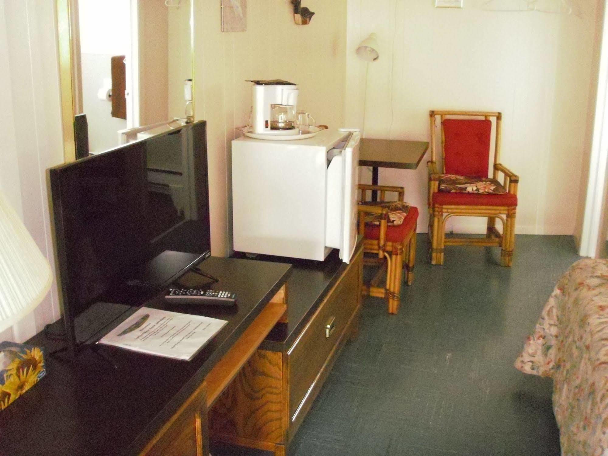 Capricorn Motel Royale 1000 Islands Lansdowne Екстериор снимка