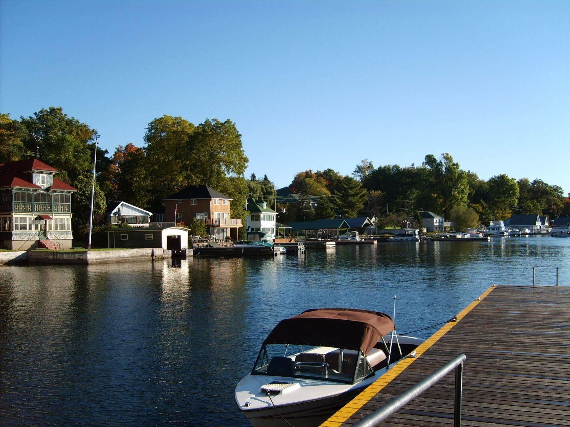 Capricorn Motel Royale 1000 Islands Lansdowne Екстериор снимка