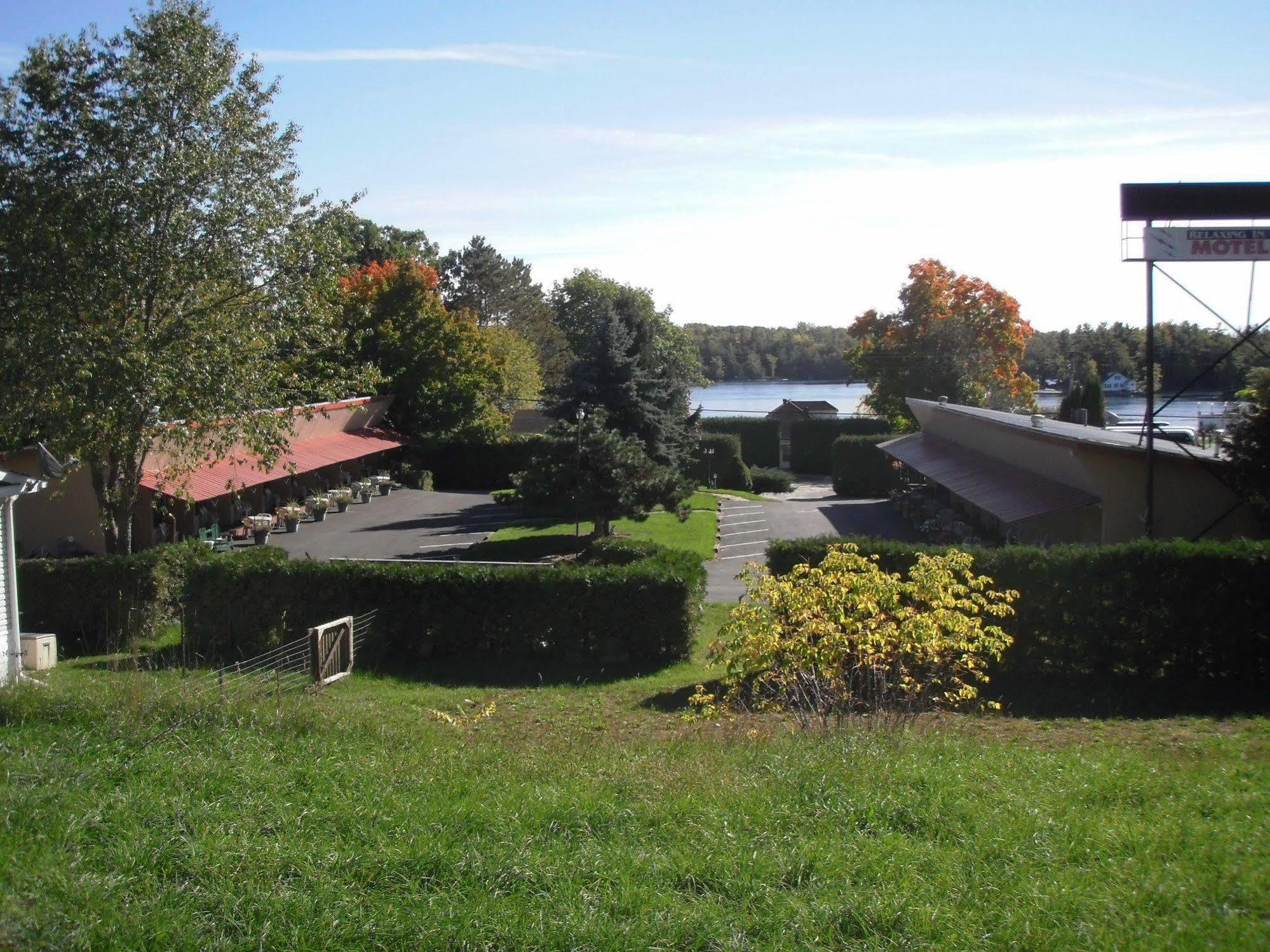 Capricorn Motel Royale 1000 Islands Lansdowne Екстериор снимка