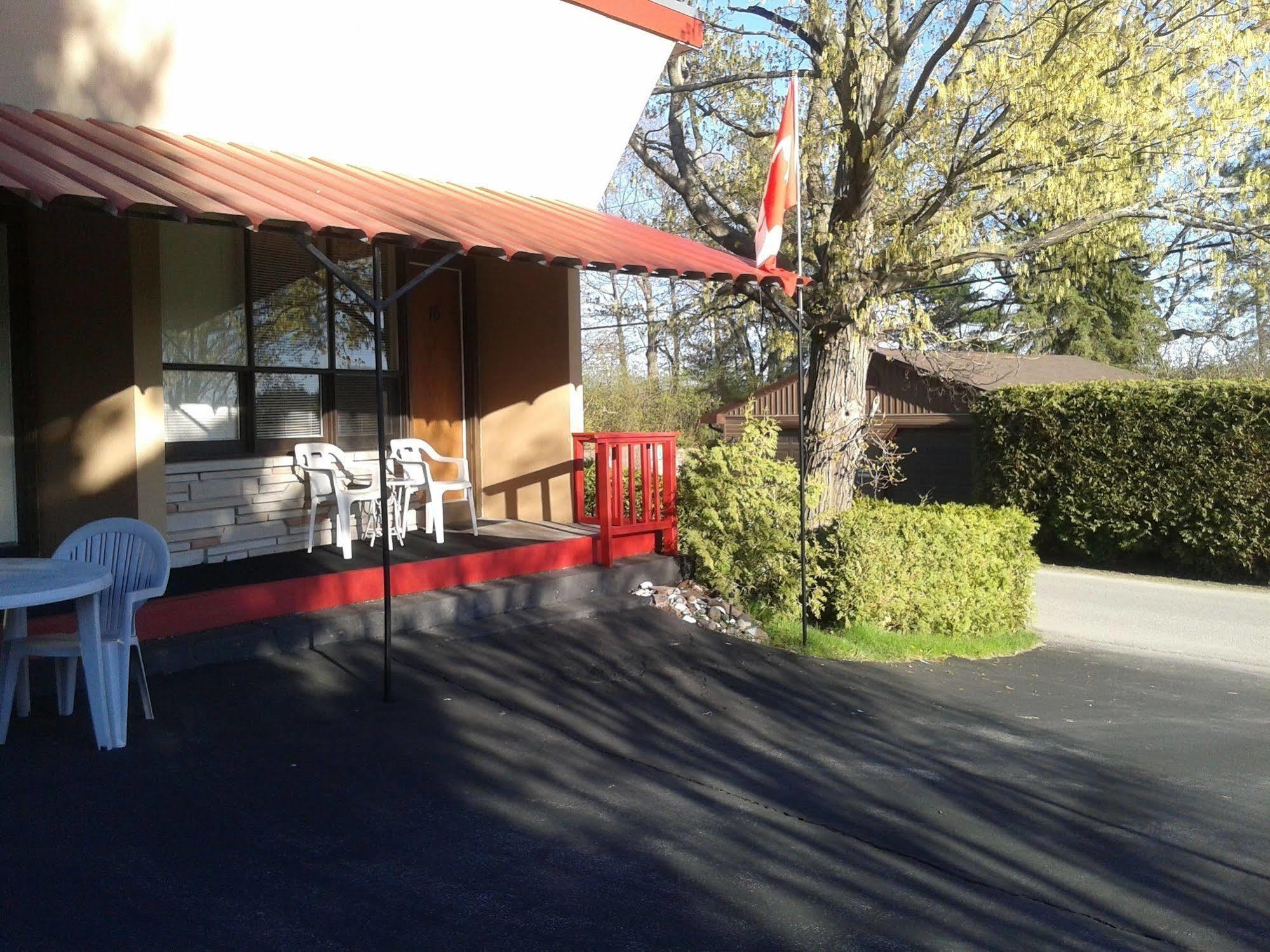 Capricorn Motel Royale 1000 Islands Lansdowne Екстериор снимка