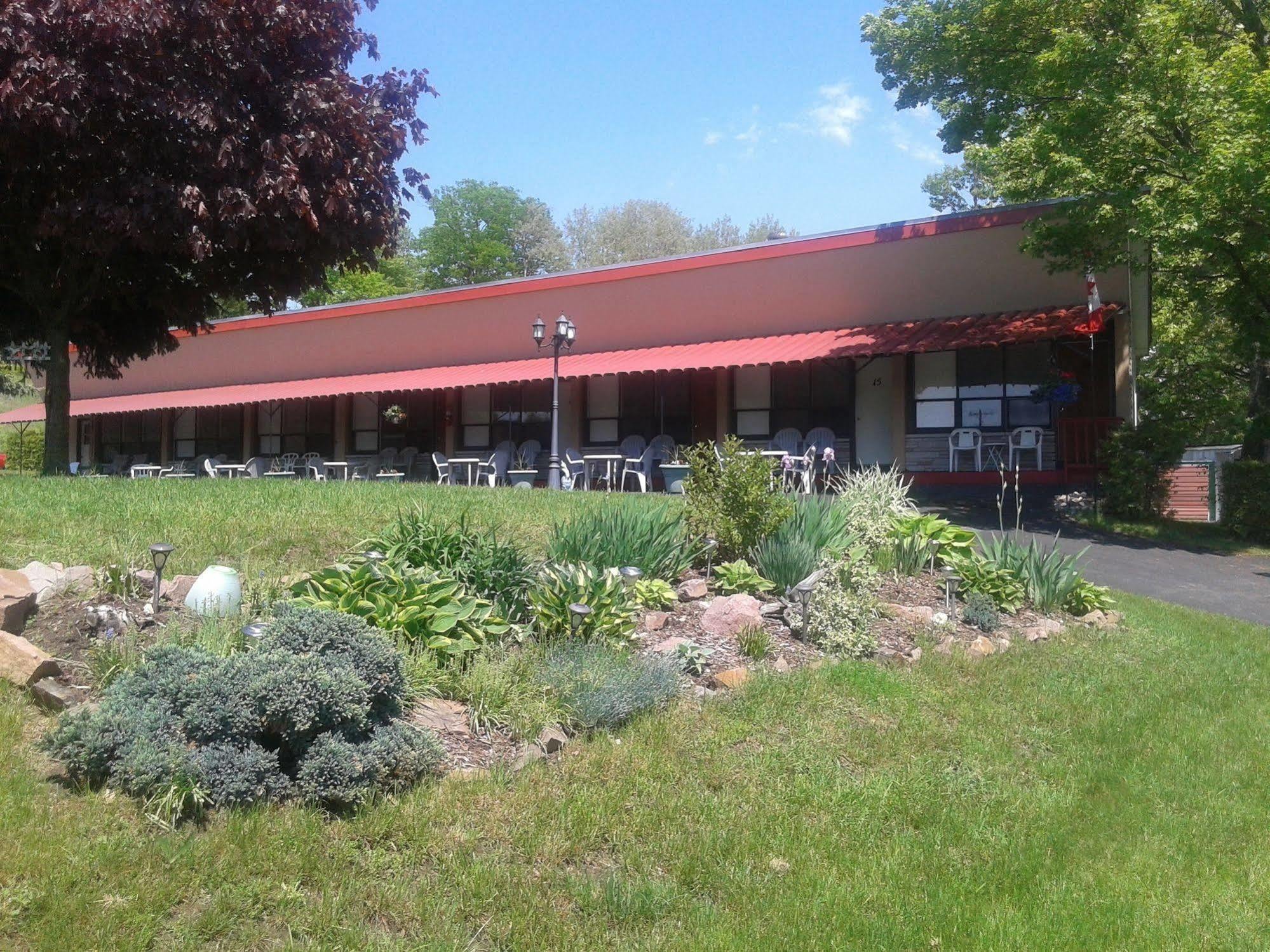 Capricorn Motel Royale 1000 Islands Lansdowne Екстериор снимка